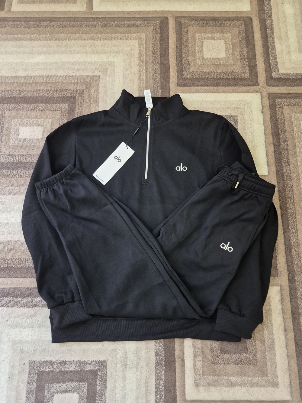 ALO Yoga Men’s Black Quarter-Zip & Joggers Set